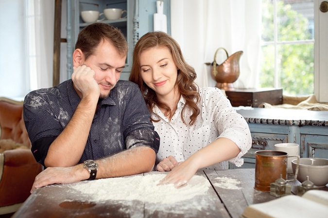 10 عبارات يحتاج زوجك إلى سماعها منكِ