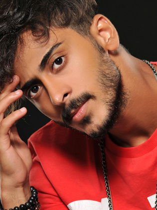 فنّان كويتي يُلِحُّ على جاستن بيبر بالغناء معه والأخير ينفعل ويحظره