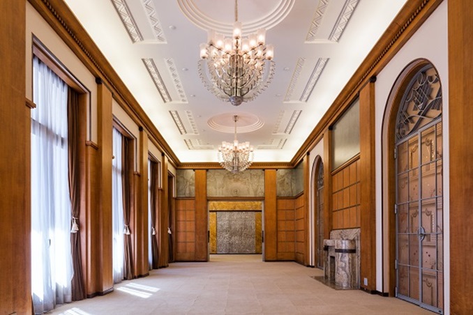 فان كليف أند آربلز تحيي قرناً من فن الآرت ديكو في طوكيو