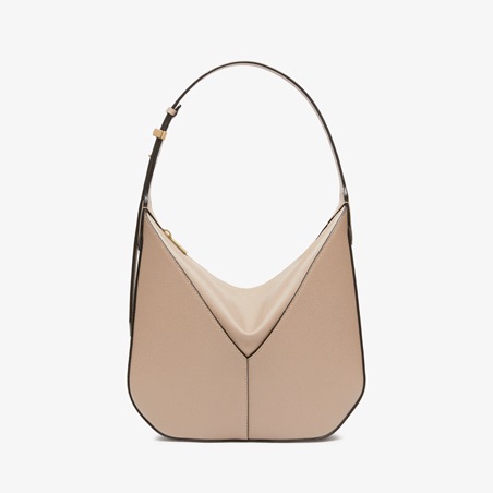 كيف تختارين حقيبتك اليومية: دليلك لأناقة عملية مع  Valextra