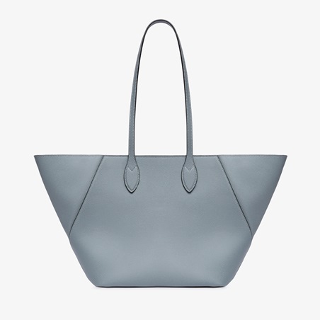 كيف تختارين حقيبتك اليومية: دليلك لأناقة عملية مع  Valextra