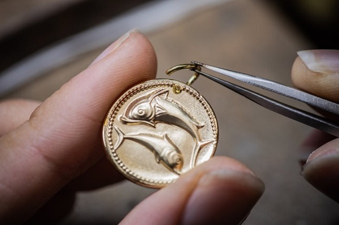 Van Cleef & Arpels… حين تتحوّل الأبراج إلى مجوهرات تحكي قصتك