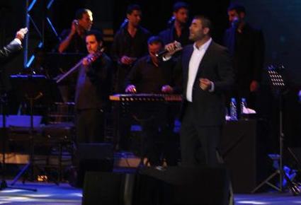 وائل كفوري في أسواق بيروت: مايا ترقص له بعفويّة وإليسا تحافظ على اتزانها