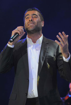 وائل كفوري في أسواق بيروت: مايا ترقص له بعفويّة وإليسا تحافظ على اتزانها