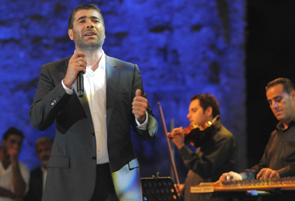 وائل كفوري في أسواق بيروت: مايا ترقص له بعفويّة وإليسا تحافظ على اتزانها