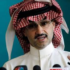 ممثل سعودي يمزح مع الوليد بن طلال.. شاهد رد فعل الآخر لن تصدق!