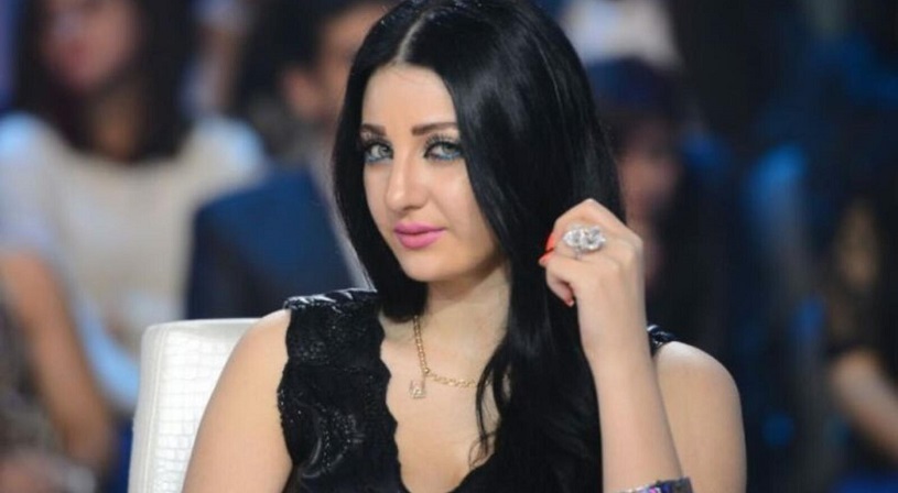 الاستعانة بالله والأدعية... طقوس الراقصات قبل الصعود على المسرح