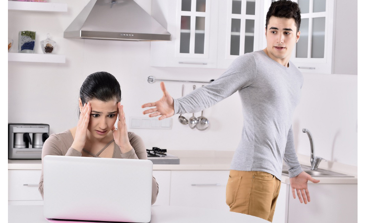 احذري! هذه الصفات تجذب إليكِ الرجل النرجسي