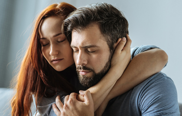 5 طرق لدعم زوجك عند التعرّض لأزمة مالية