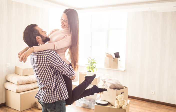 إحدى العادات السيئة للعاملين في أثناء أداء أعمالهم