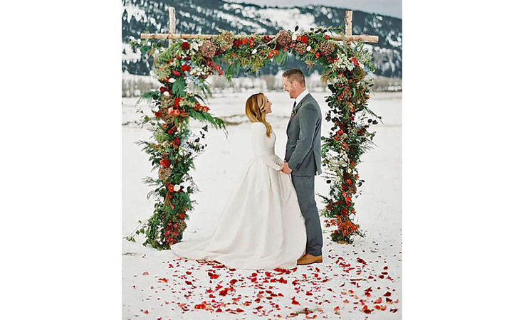 استوحي أجمل الديكورات لحفل زفاف شتوي