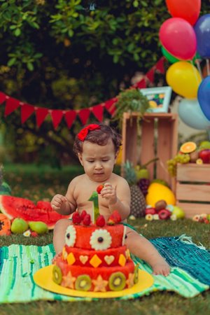 استغلي فواكه الصيف المنعشة لكعكة صحية لعيد ميلاد طفلك