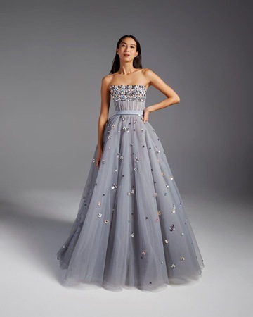 من Azzi&Osta تصاميمٌ جديدة تُحاكي أسلوب حياة المرأة الطموحة