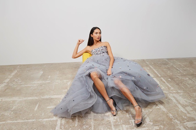 من Azzi&Osta تصاميمٌ جديدة تُحاكي أسلوب حياة المرأة الطموحة