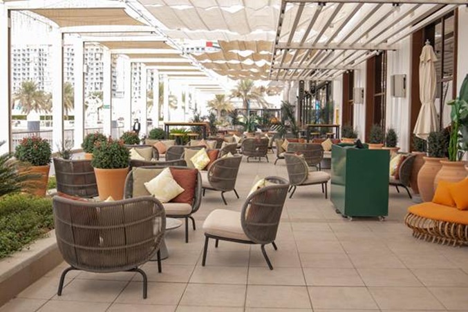 استمتعي بأشهى المأكولات في الهواء الطلق بواجهة ياس باي البحرية