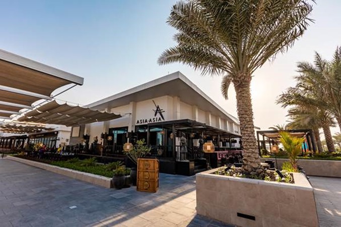 استمتعي بأشهى المأكولات في الهواء الطلق بواجهة ياس باي البحرية