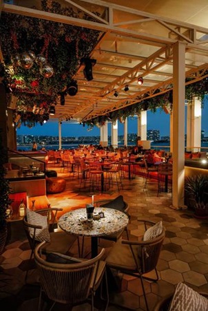 استمتعي بأشهى المأكولات في الهواء الطلق بواجهة ياس باي البحرية