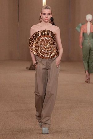 العنب والطبيعة الفرنسية تلهمان مجموعة Balmain لخريف وشتاء 2024