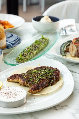 تلذّذوا بالنكهات الشرقية في غذاء العمل وبرانش يوم الأحد