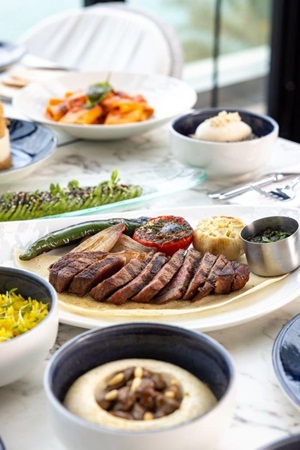 تلذّذوا بالنكهات الشرقية في غذاء العمل وبرانش يوم الأحد