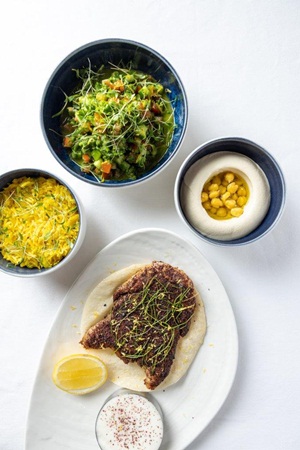 تلذّذوا بالنكهات الشرقية في غذاء العمل وبرانش يوم الأحد