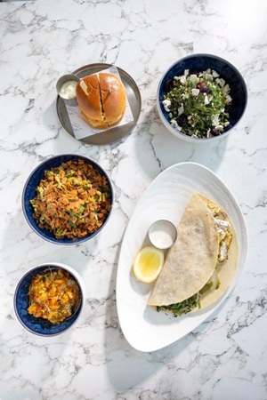 تلذّذوا بالنكهات الشرقية في غذاء العمل وبرانش يوم الأحد