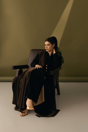 عباءتكِ في رمضان هذا العام… حين تلتقي جذور البحرين بأناقتكِ المعاصرة