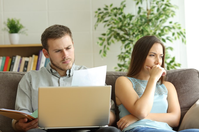 إليكِ 3 أسباب شائعة تصيب الزوجة بالإحباط.. وكيفية التعامل معها