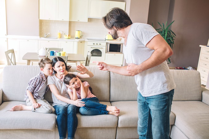 إليكِ علامات تشير إلى أنانية الزوج