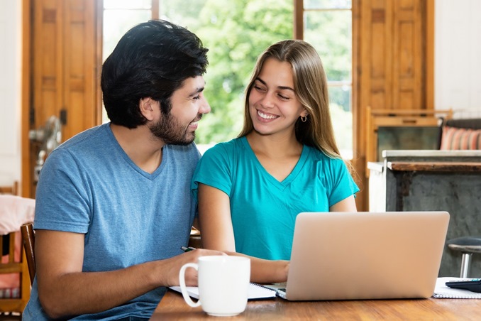 5 عادات يومية تعزز الحب في زواجك