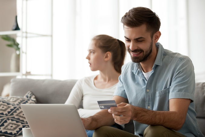 إليكِ علامات تشير إلى أنانية الزوج
