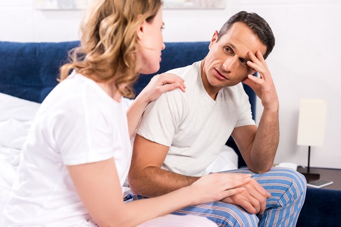 4 سلوكيات خاطئة تصيب زوجك بالإحباط