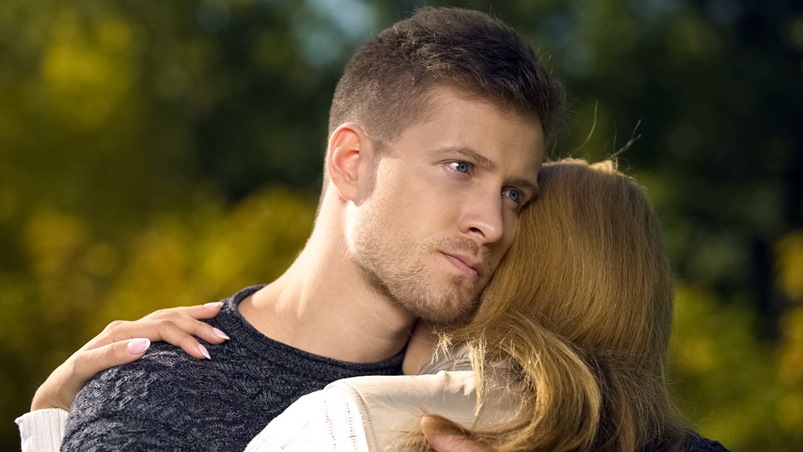 4 سلوكيات خاطئة تصيب زوجك بالإحباط