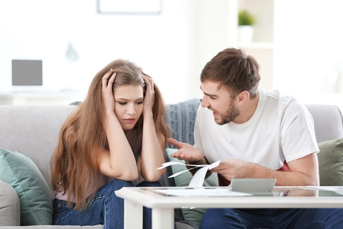 3 أخطاء تزيد حجم المشاكل في زواجك.. تجنبيها