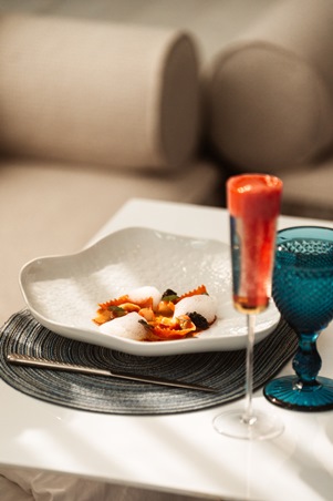 احتفلي بعيد الحب بأجواء لا تُنسى في فندق جميرا برج العرب