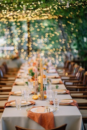 استوحي أفكار ديكورات دافئة لحفل زفاف خريفي رومانسي