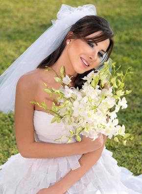 نجمات يكشفن عن هوسهن بثوب الزفاف