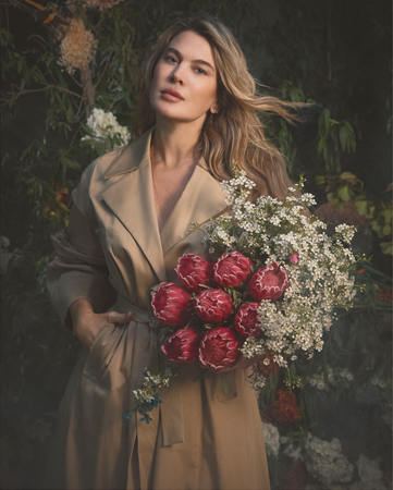 زويا صقر تفتتح The Flower Society مركزاً للورود والفن في دبي