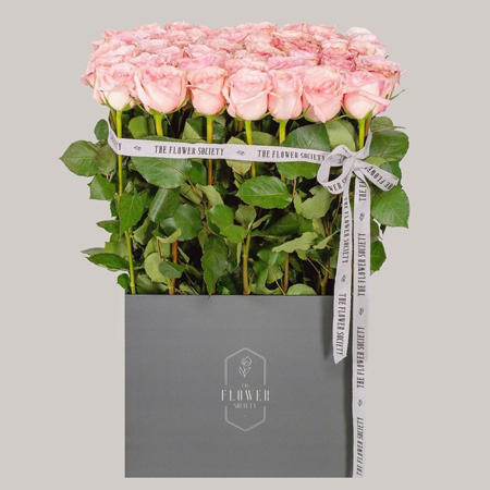 زويا صقر تفتتح The Flower Society مركزاً للورود والفن في دبي