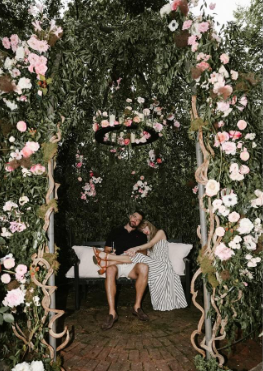 تايلور سويفت تكشف أسرار خطوبتها وتفاصيل الخاتم الذي صممه خصيصاً لها