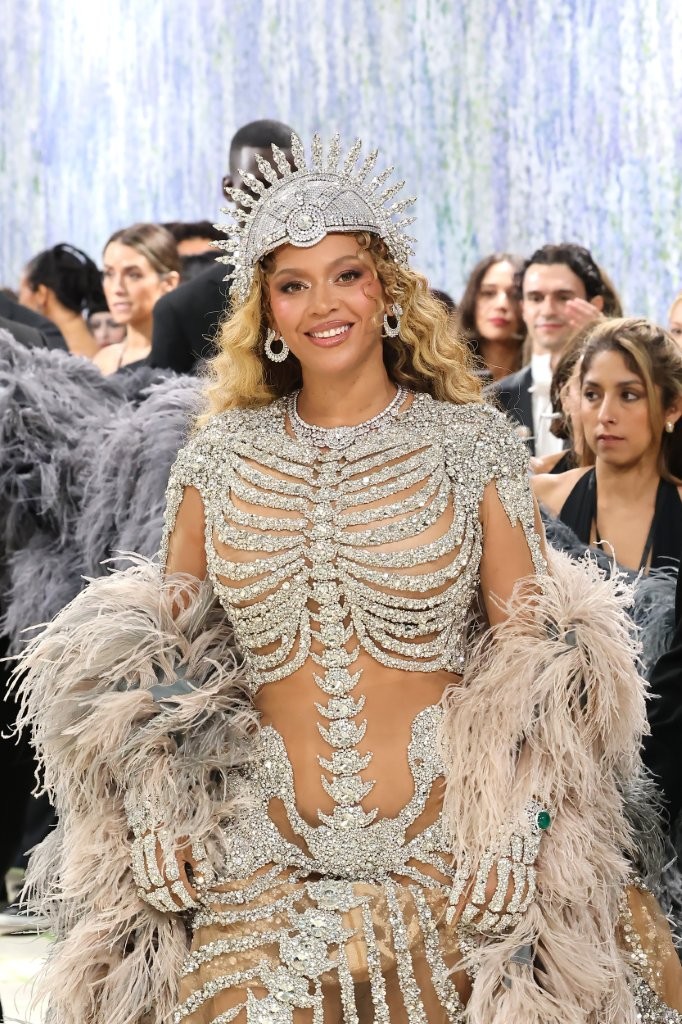 حين أصبحت المجوهرات هي الإطلالة: أقوى لحظات الألماس في Met Gala 2026