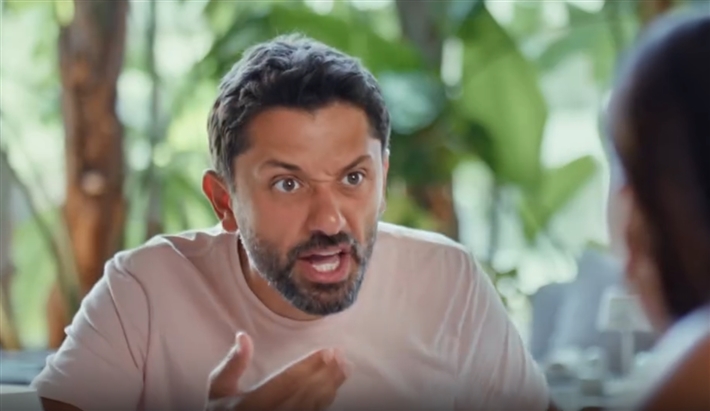 تعليق غامض من كريم محمود عبد العزيز عن 