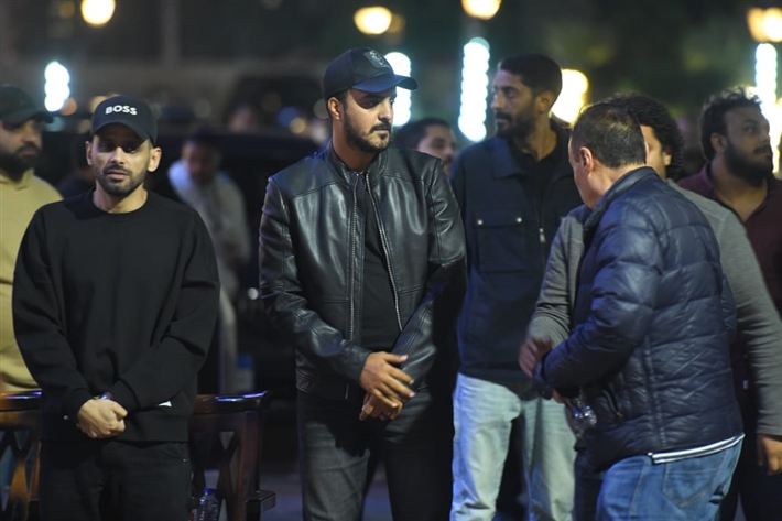 صور... الحزن يسيطر على النجوم في مراسم عزاء سليمان عيد