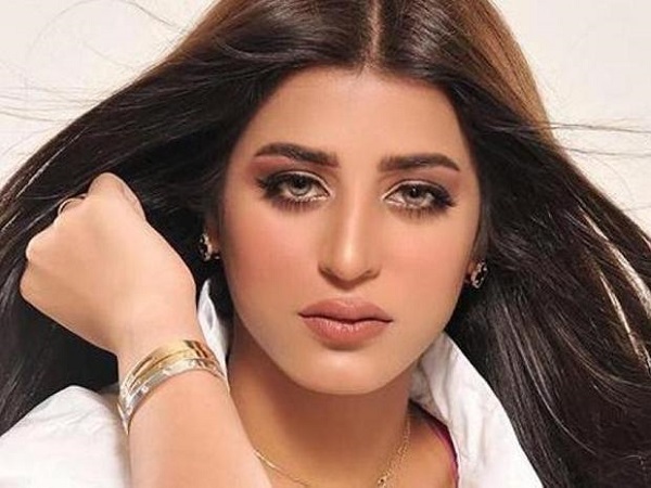 مقطع فيديو يكشف تجميل صمود الكندري لأنفها