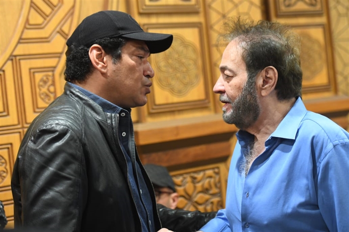 صور... الحزن يسيطر على النجوم في مراسم عزاء سليمان عيد