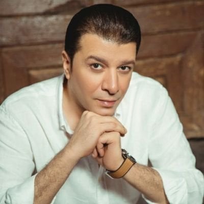 مصطفى كامل منفعلاً: 