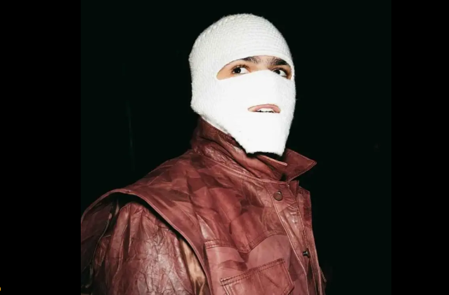 باميلا الكيك ترد على اتهامات بتقليدها للمغني توليت