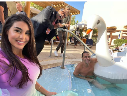 داخل حمام السباحة... أحدث صورة لياسمين صبري ومحمد إمام