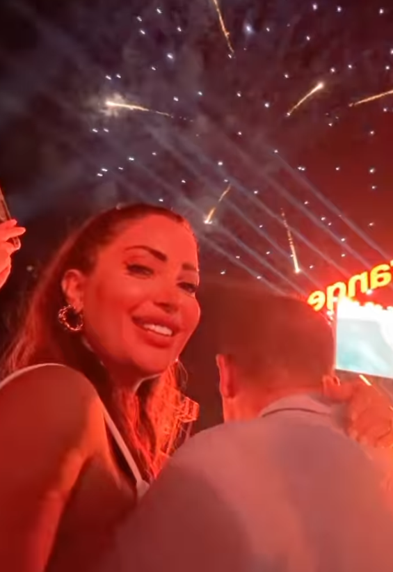 نسرين طافش تستمتع بعطلتها الصيفية مع زوجها وتشارك جمهورها أحدث إطلالاتها