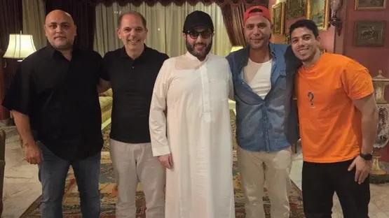صورة... كواليس زيارة تركي آل الشيخ للزعيم عادل إمام في منزله